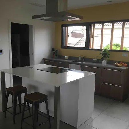 Maison Avec Piscine A 10 Min Du Centre De Bordeaux וילה בגלס